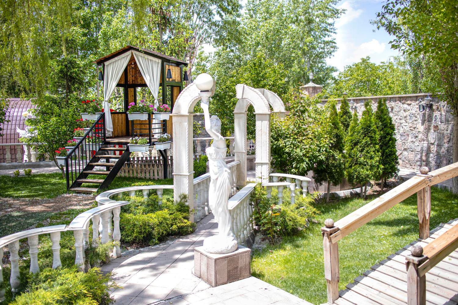 بهترین آتلیه عکاسی و فیلمبرداری مهمانی و عروسی، سالن عقد و محضر تبریز